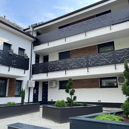 Judona Apartment ไฮจ์ดุสโซบอสโล ภายนอก รูปภาพ