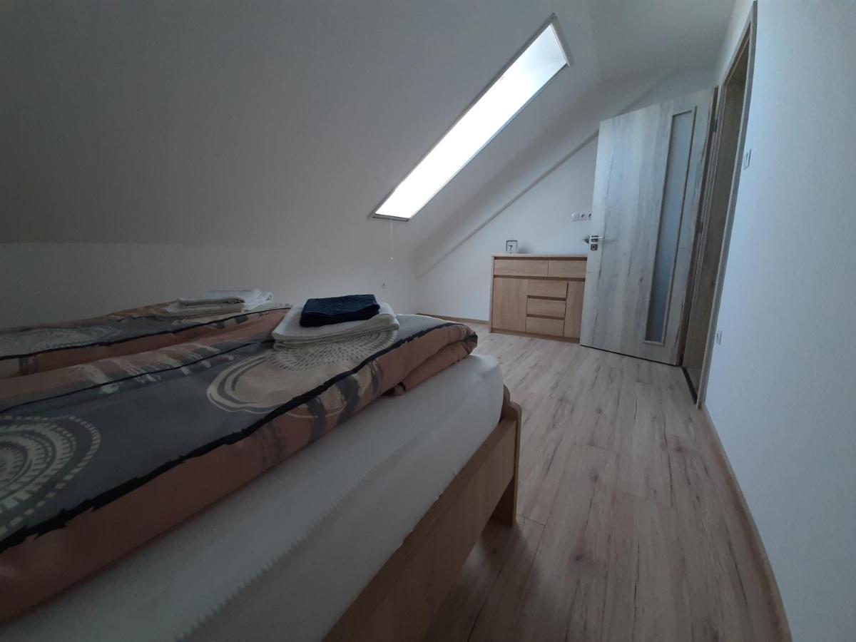 Judona Apartment ไฮจ์ดุสโซบอสโล ภายนอก รูปภาพ