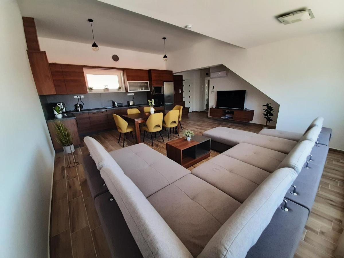 Judona Apartment ไฮจ์ดุสโซบอสโล ภายนอก รูปภาพ