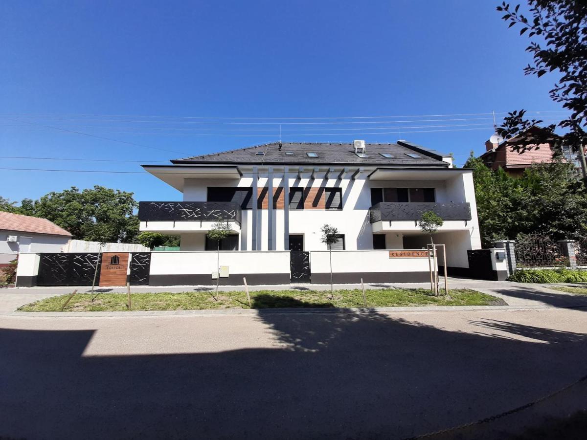 Judona Apartment ไฮจ์ดุสโซบอสโล ภายนอก รูปภาพ