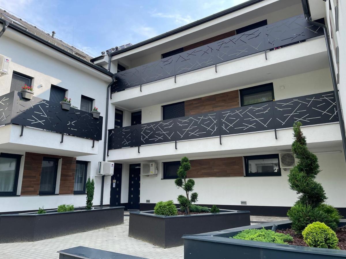Judona Apartment ไฮจ์ดุสโซบอสโล ภายนอก รูปภาพ