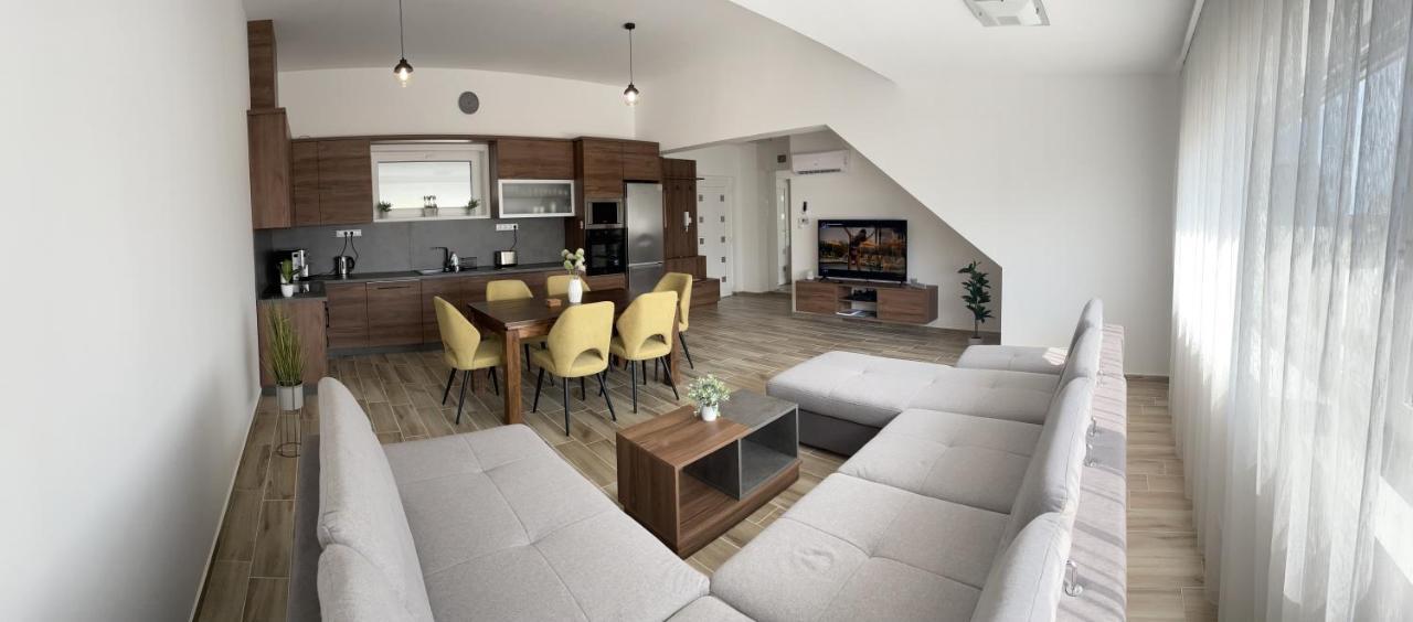 Judona Apartment ไฮจ์ดุสโซบอสโล ภายนอก รูปภาพ